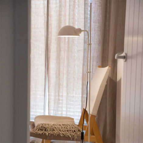 Lampadaire en metal blanc|Lampadaire|Lampe Avenue Lampadaire en metal blanc|Lampadaire|Lampe Avenue