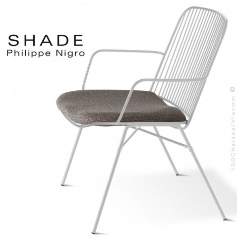 Fauteuil lounge design d'extérieur SHADE, structure 4 pieds avec accoudoirs, assise, dossier fil d'acier, peint avec coussin.|Fauteuil / Chauffeuse|100chaises