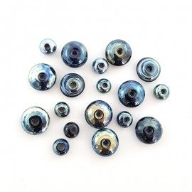 18 perles en verre bleu irisé or argent