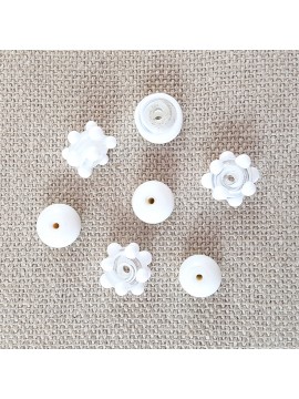 7 perles en verre de couleur blanche