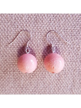Boucles d'oreilles en perles de corail de teinte rose