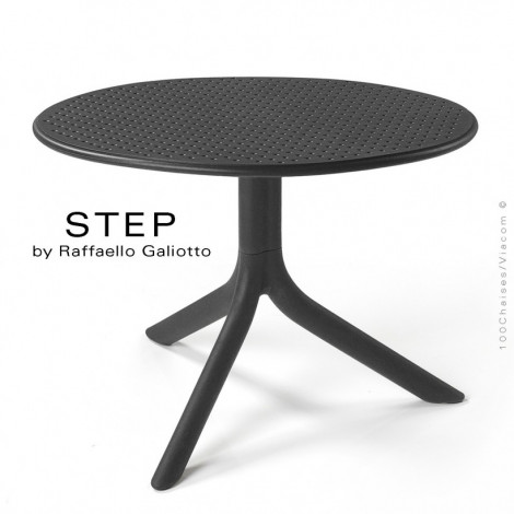 Table basse design STEP, plateau rond plastique ajouré, piétement colonne centrale terminaison trois branches plastique.|Table|100chaises Table basse design STEP, plateau rond plastique ajouré, piétement colonne centrale terminaison trois branches plastique.|Table|100chaises