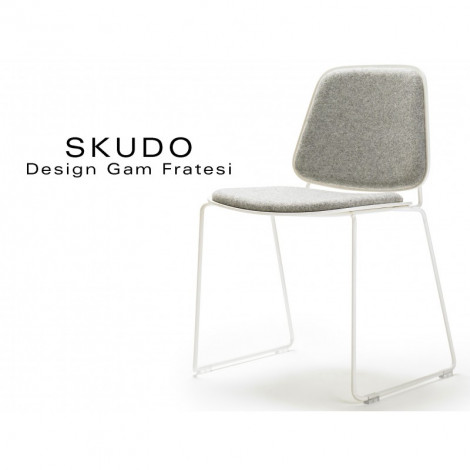 Chaise design SKUDO piétement acier peint, assise et dossier garnis de mousse, habillage tissu|Chaise|100chaises