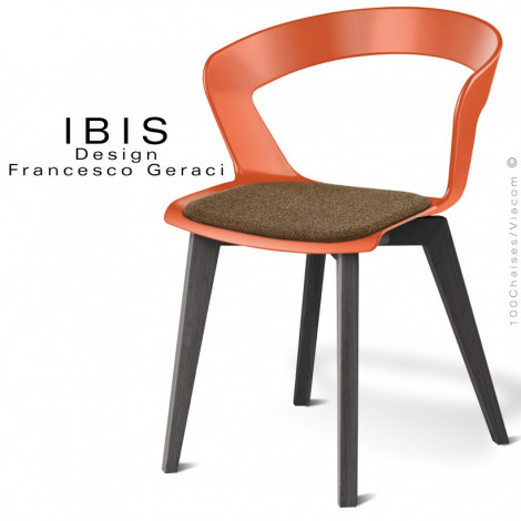 Chaise design IBIS, piétement bois massif de hêtre vernis, assise coque plastique couleur avec coussin feutre.|Chaise|100chaises